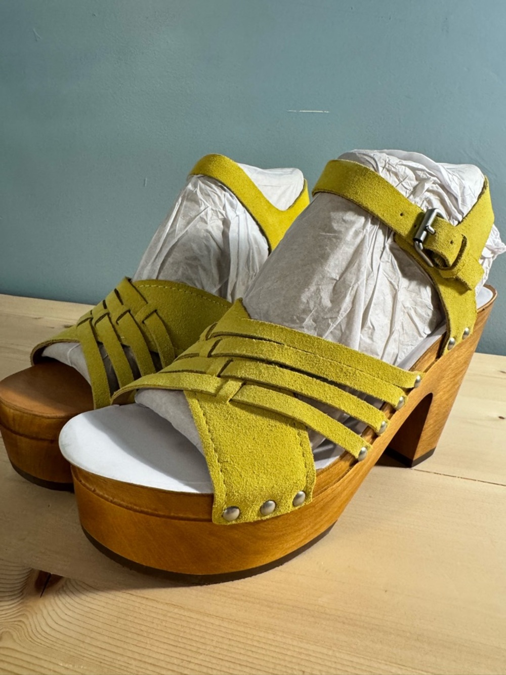 FRYE & CO ANTHROPOLOGY CHUNKY HEELS